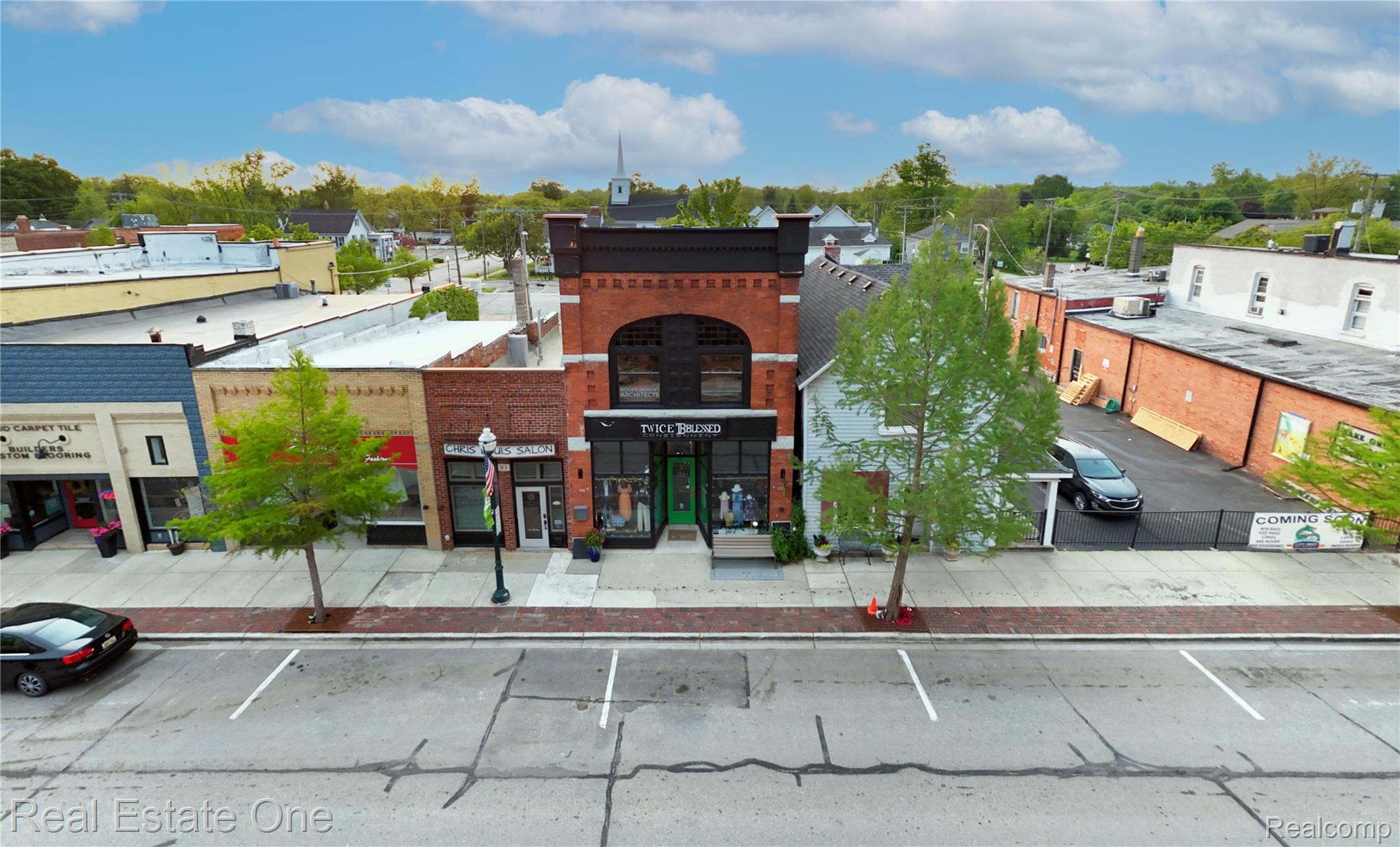 27 S Broadway Street