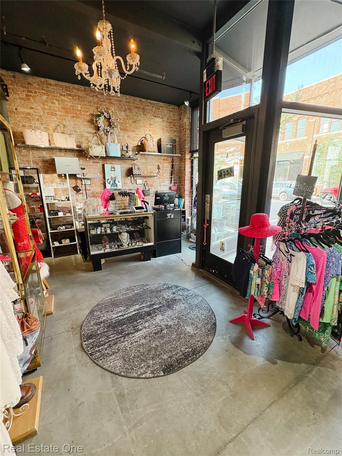 27 S Broadway Street