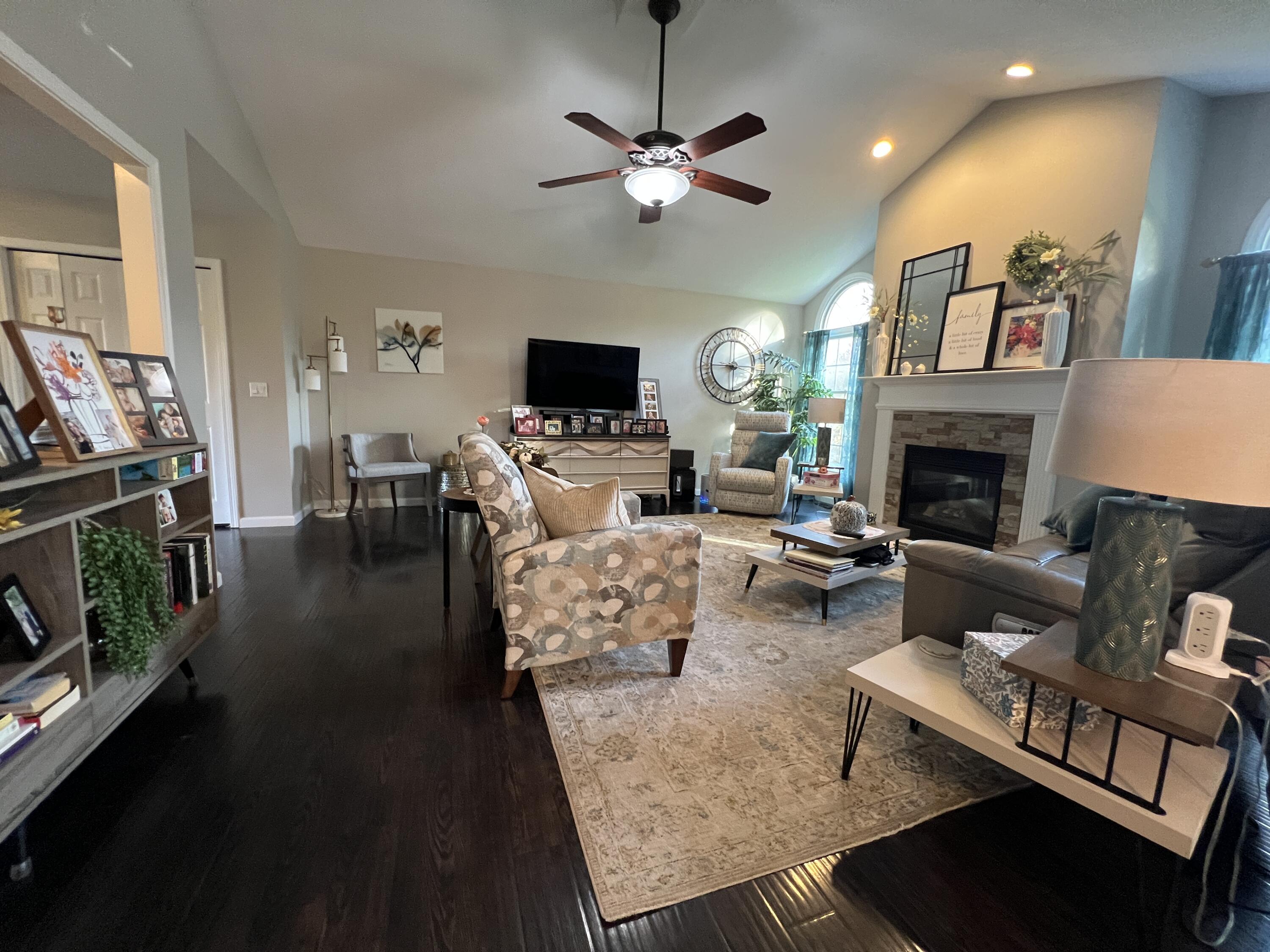 2499 Crestwood Drive