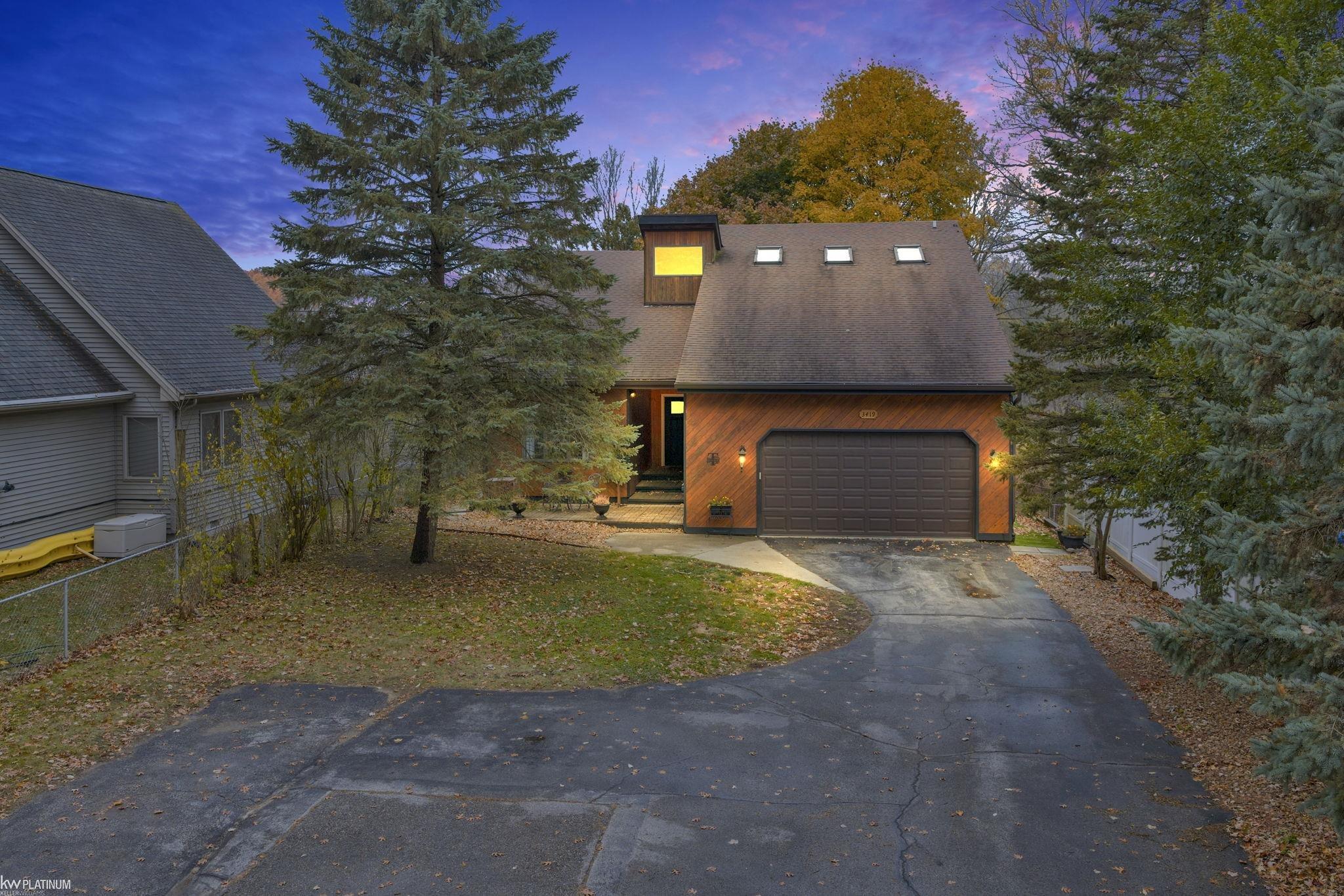 3419 Riverside Drive