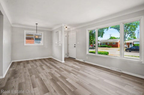Tiny photo for 24337 Courtland Avenue, Eastpointe City, MI 48021 (MLS # 20261069334)