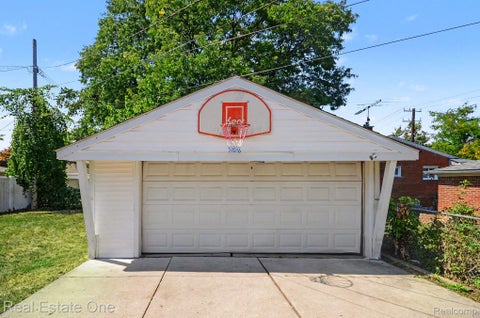 Tiny photo for 24337 Courtland Avenue, Eastpointe City, MI 48021 (MLS # 20261069334)