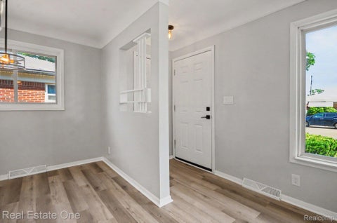 Tiny photo for 24337 Courtland Avenue, Eastpointe City, MI 48021 (MLS # 20261069334)