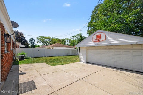 Tiny photo for 24337 Courtland Avenue, Eastpointe City, MI 48021 (MLS # 20261069334)