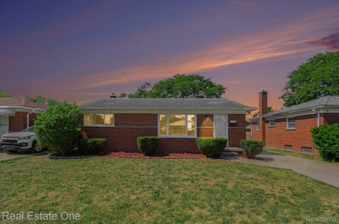Tiny photo for 24337 Courtland Avenue, Eastpointe City, MI 48021 (MLS # 20261069334)