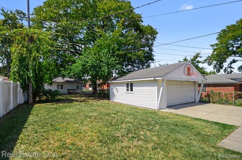 Tiny photo for 24337 Courtland Avenue, Eastpointe City, MI 48021 (MLS # 20261069334)