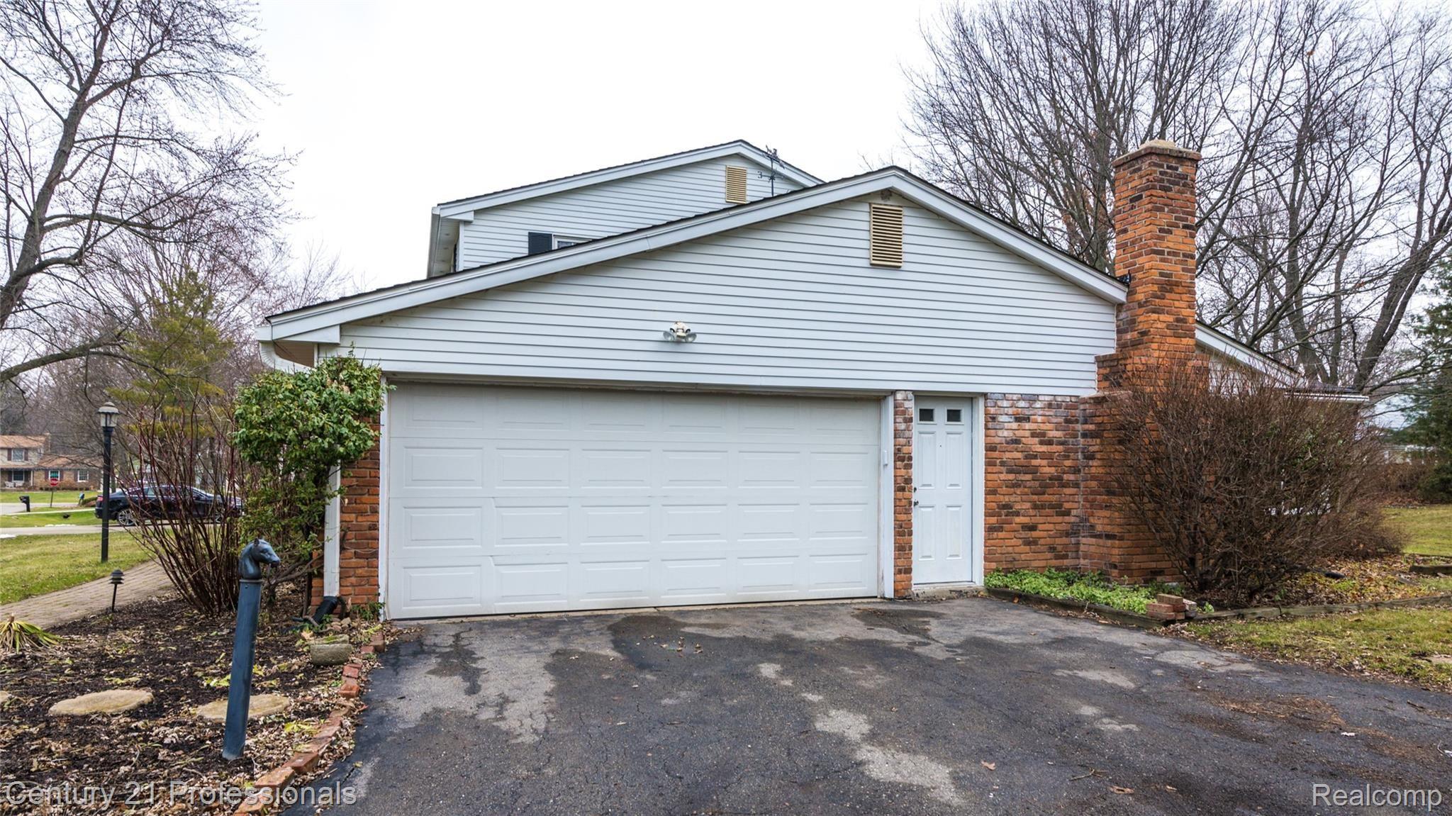 21824 RATHLONE Drive S