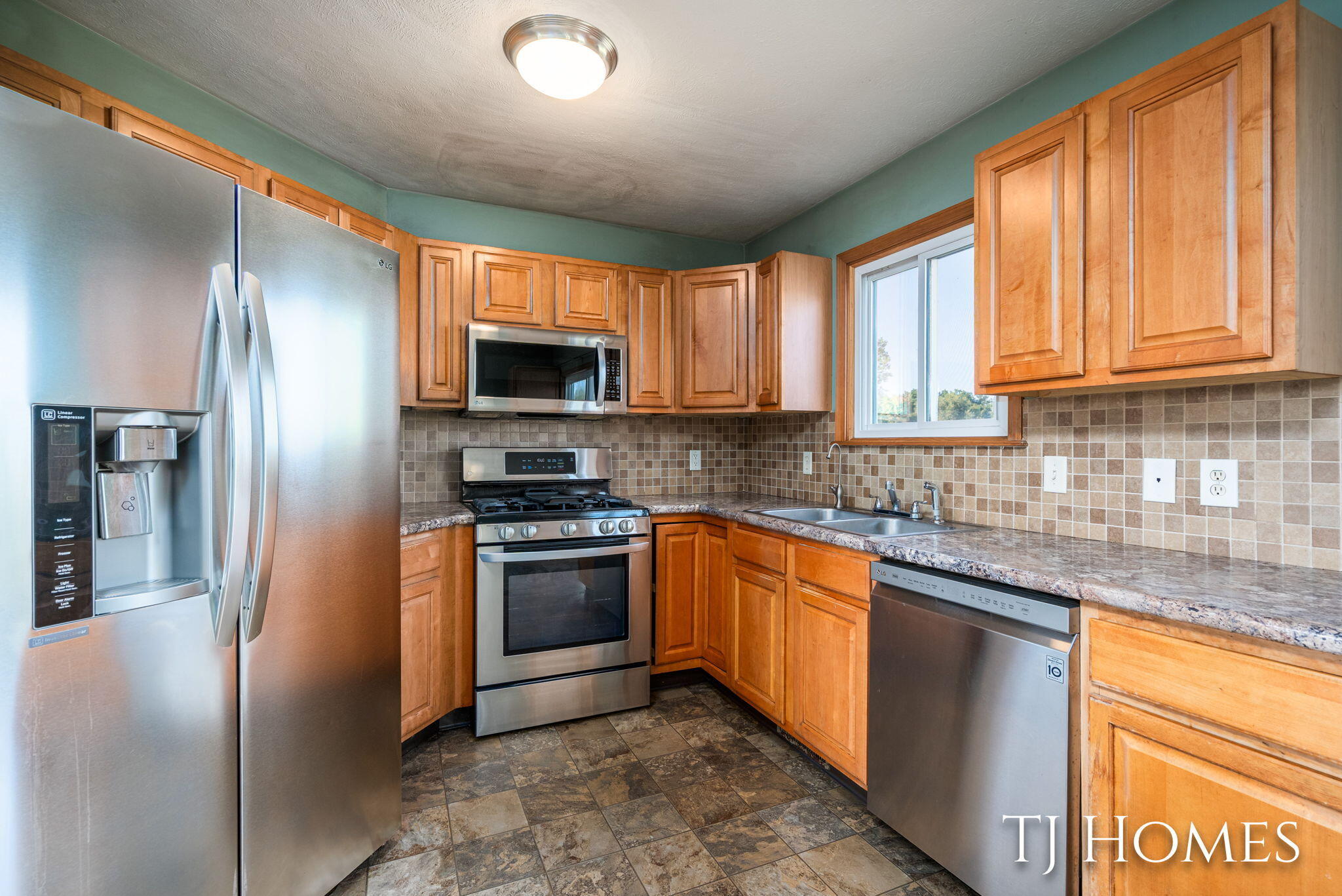 10525 Edgerton Avenue NE