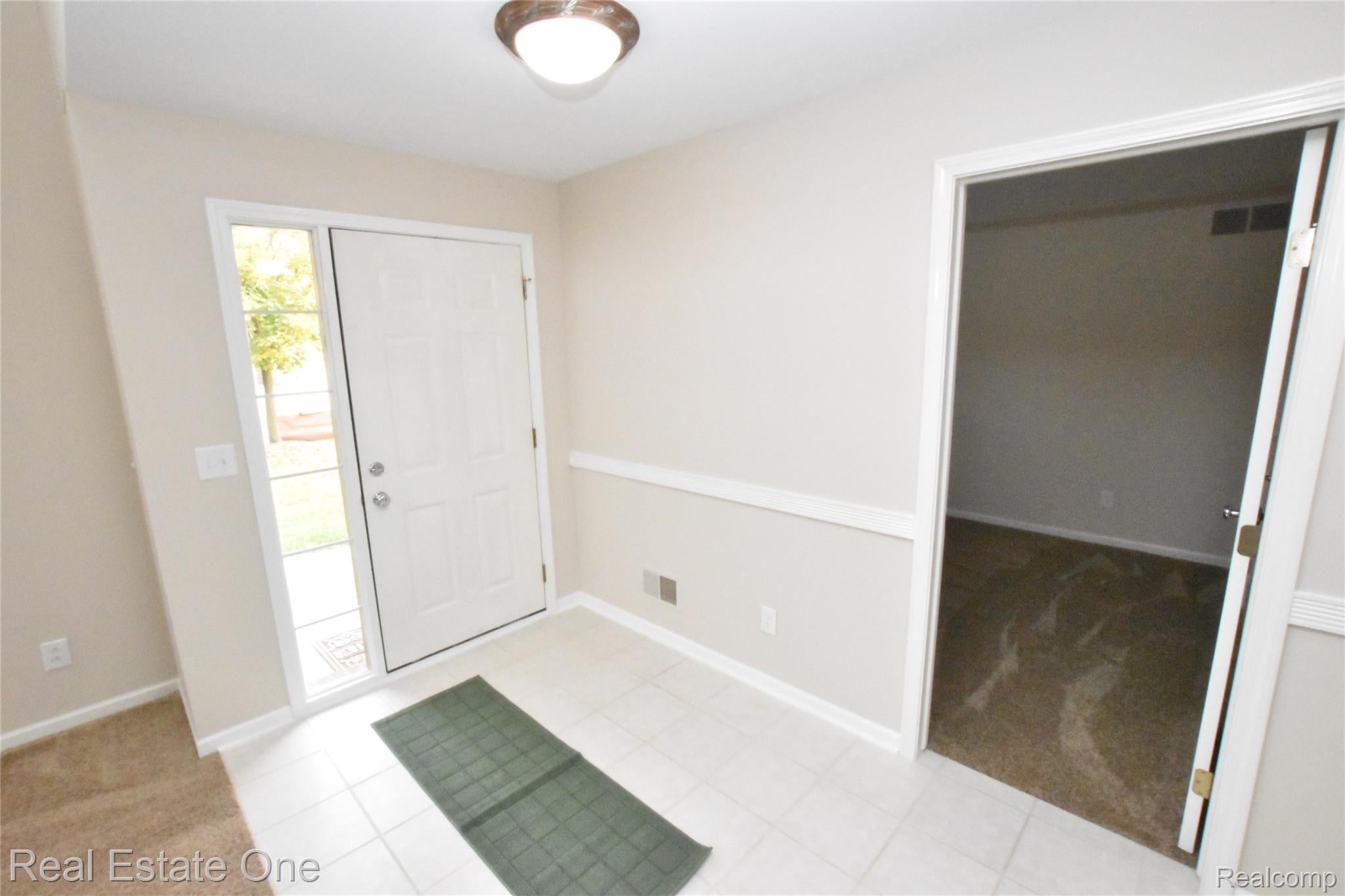 169 S Vista