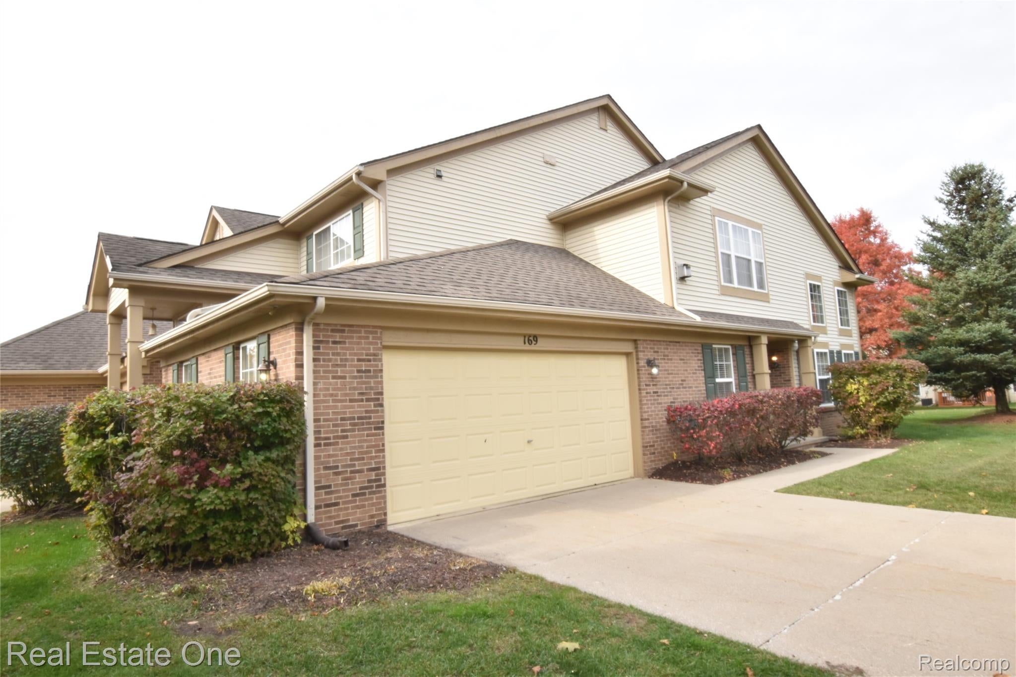 169 S Vista
