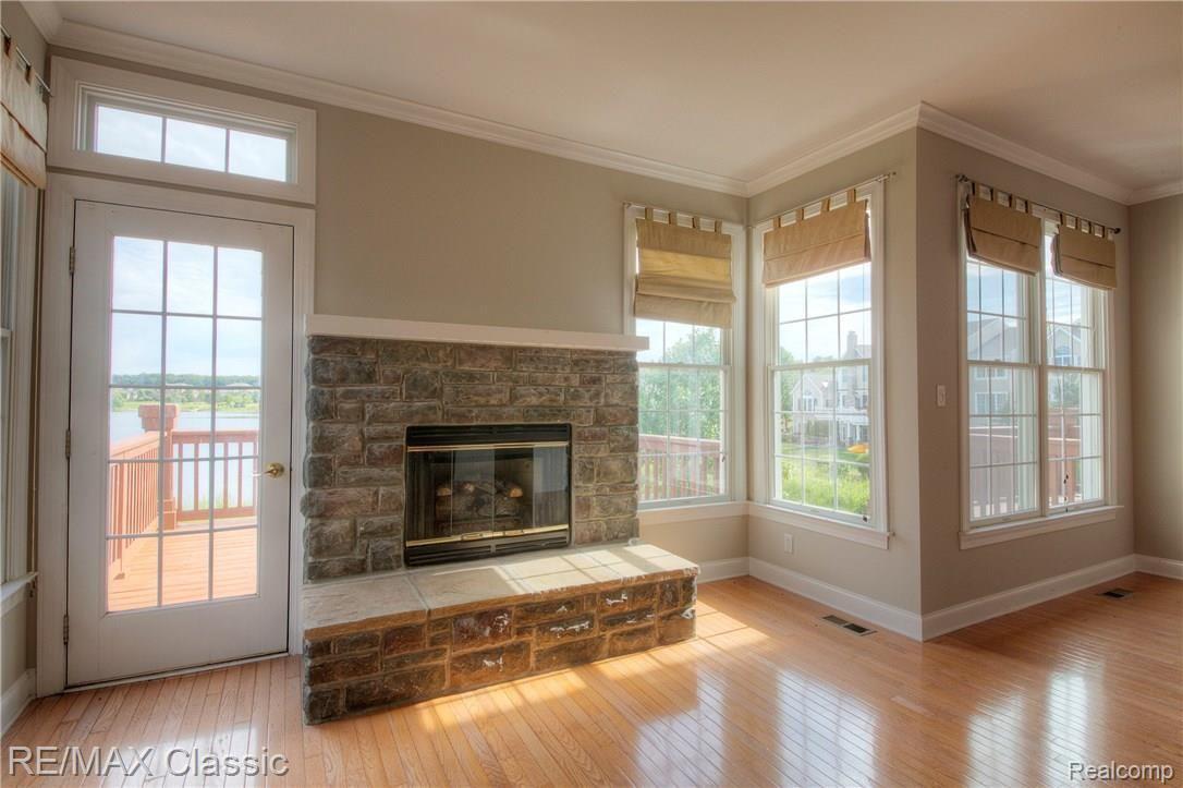 25846 ISLAND LAKE