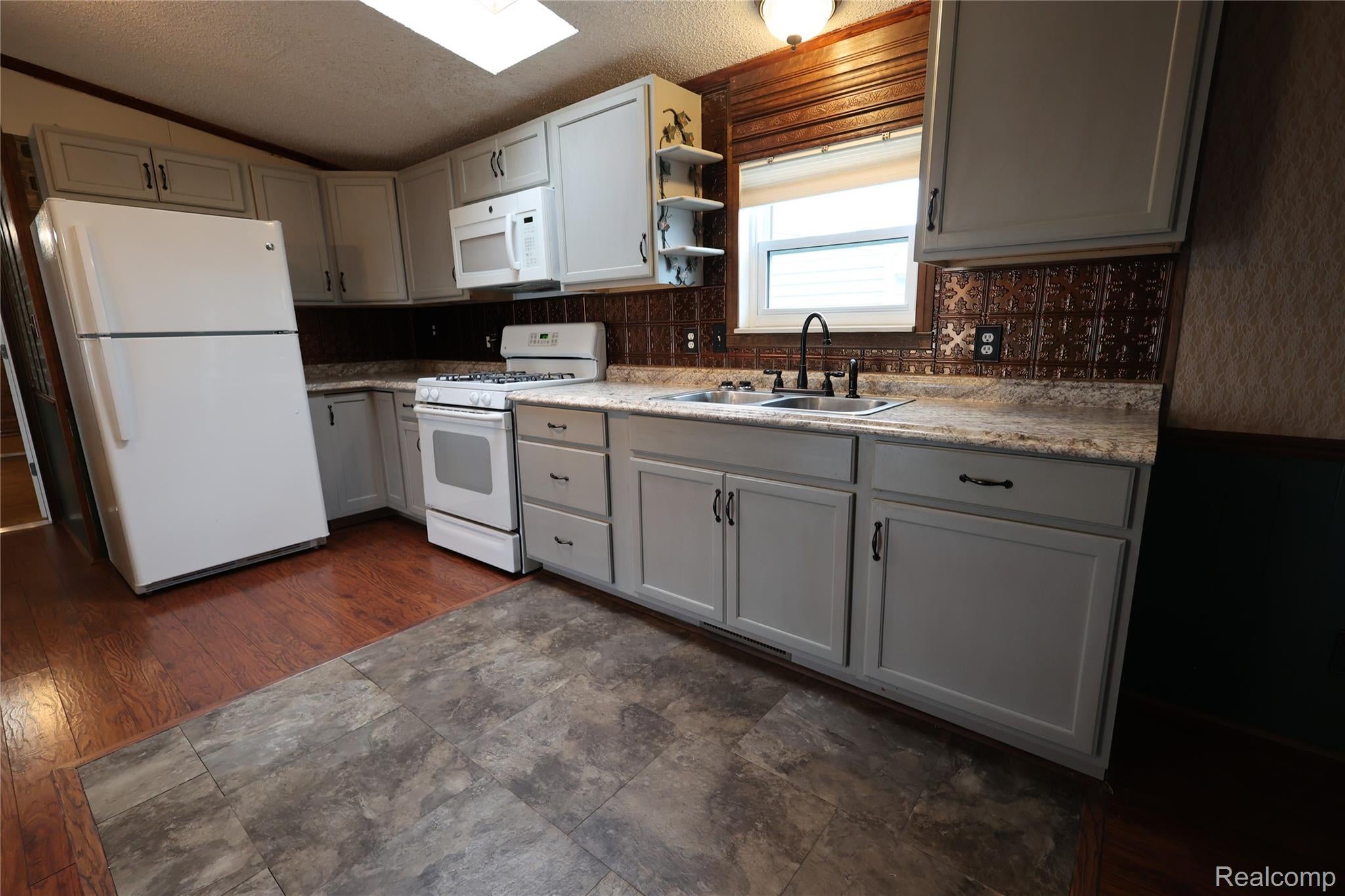 42 Brentwood Dr