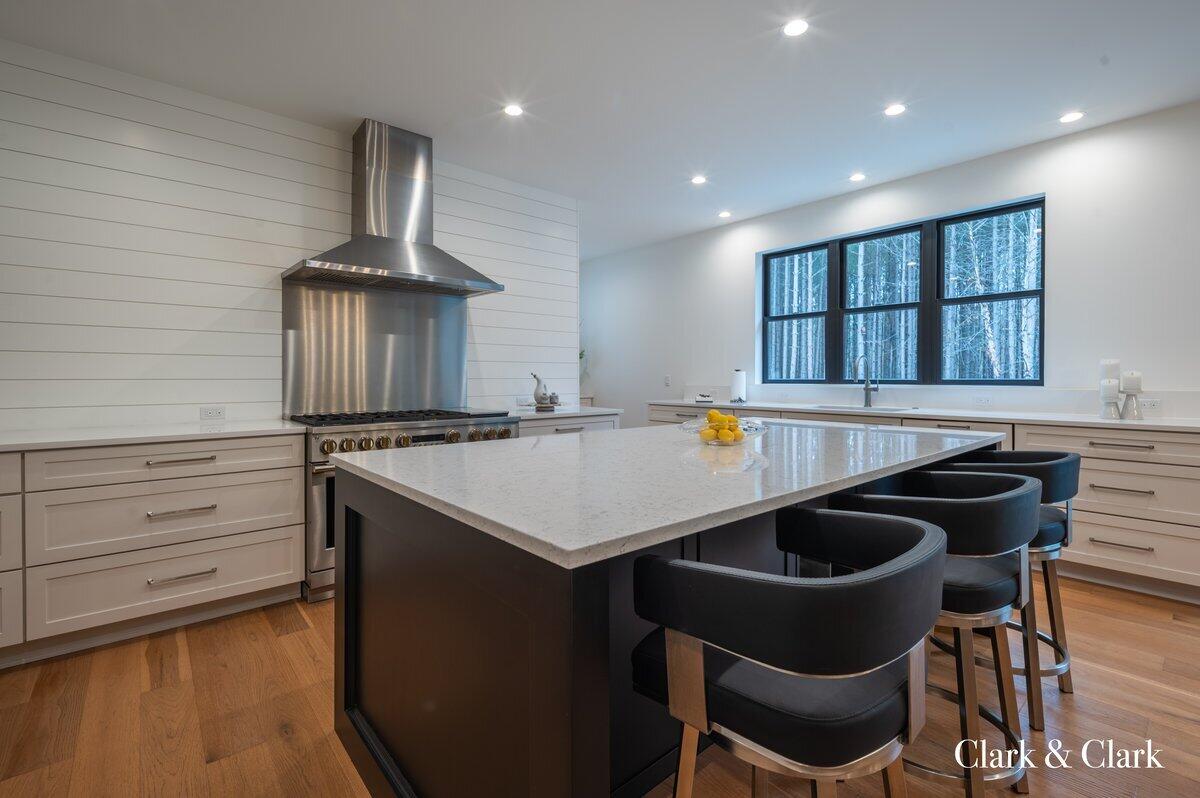 10660 Kissing Ridge Drive SE