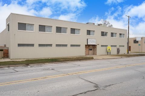 23404 Sherwood Avenue Warren City MI 48091