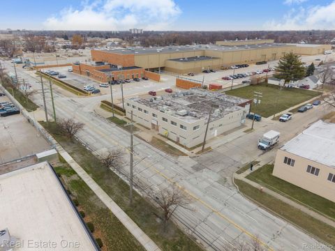 23404 Sherwood Avenue Warren City MI 48091