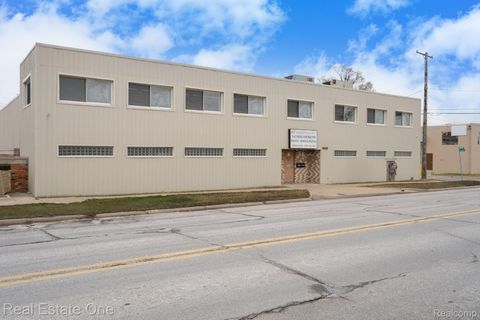 23404 Sherwood Avenue Warren City MI 48091