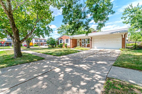 Tiny photo for 11534 Briarcliff Drive, Warren City, MI 48093 (MLS # 20261068598)