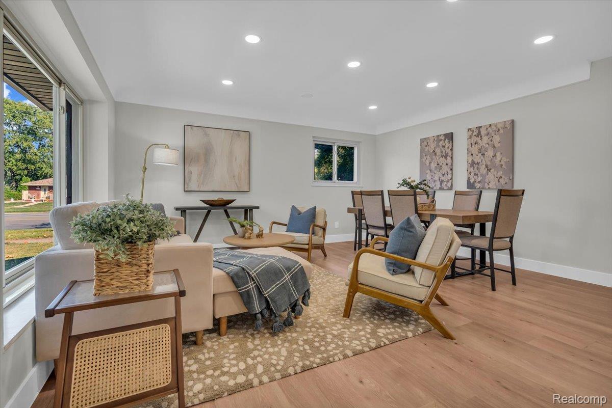 27407 Buckingham Street