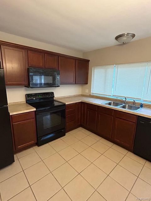 20202 Hunt Club Drive Harper Woods City MI 48225