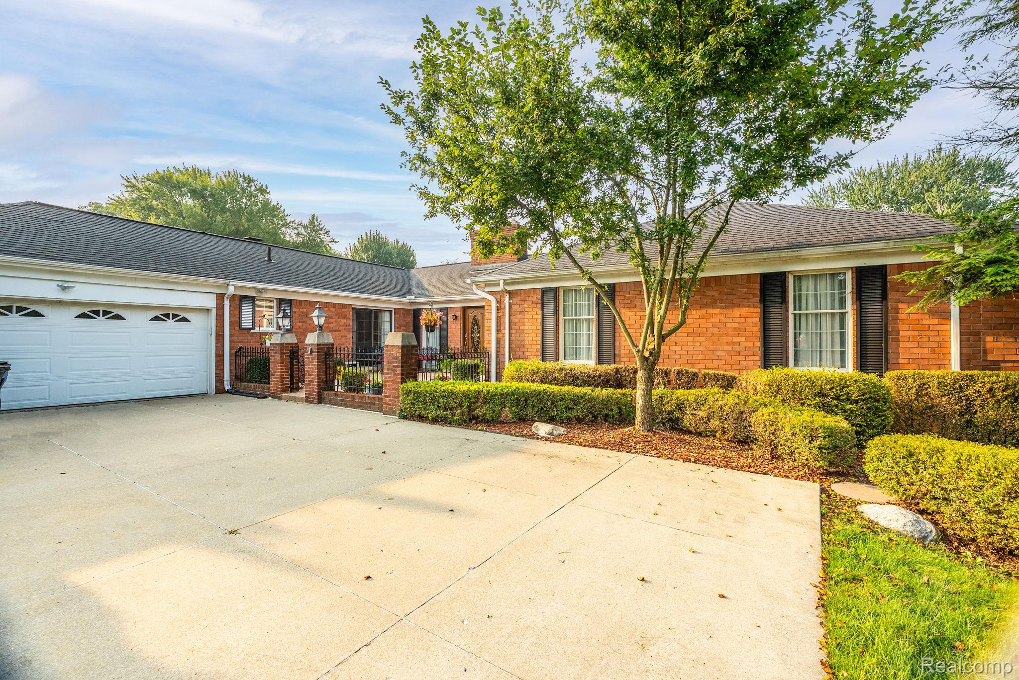 1853 W Bend Drive