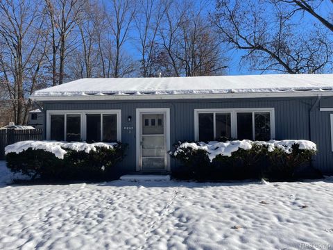 6482 Riverdale Road Hamburg Township MI 48189