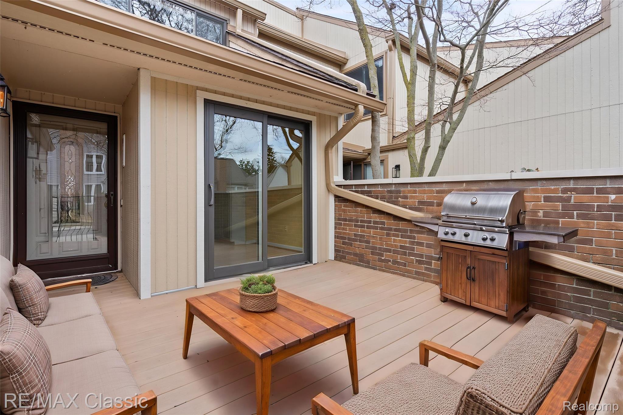 23127 Farmington Road