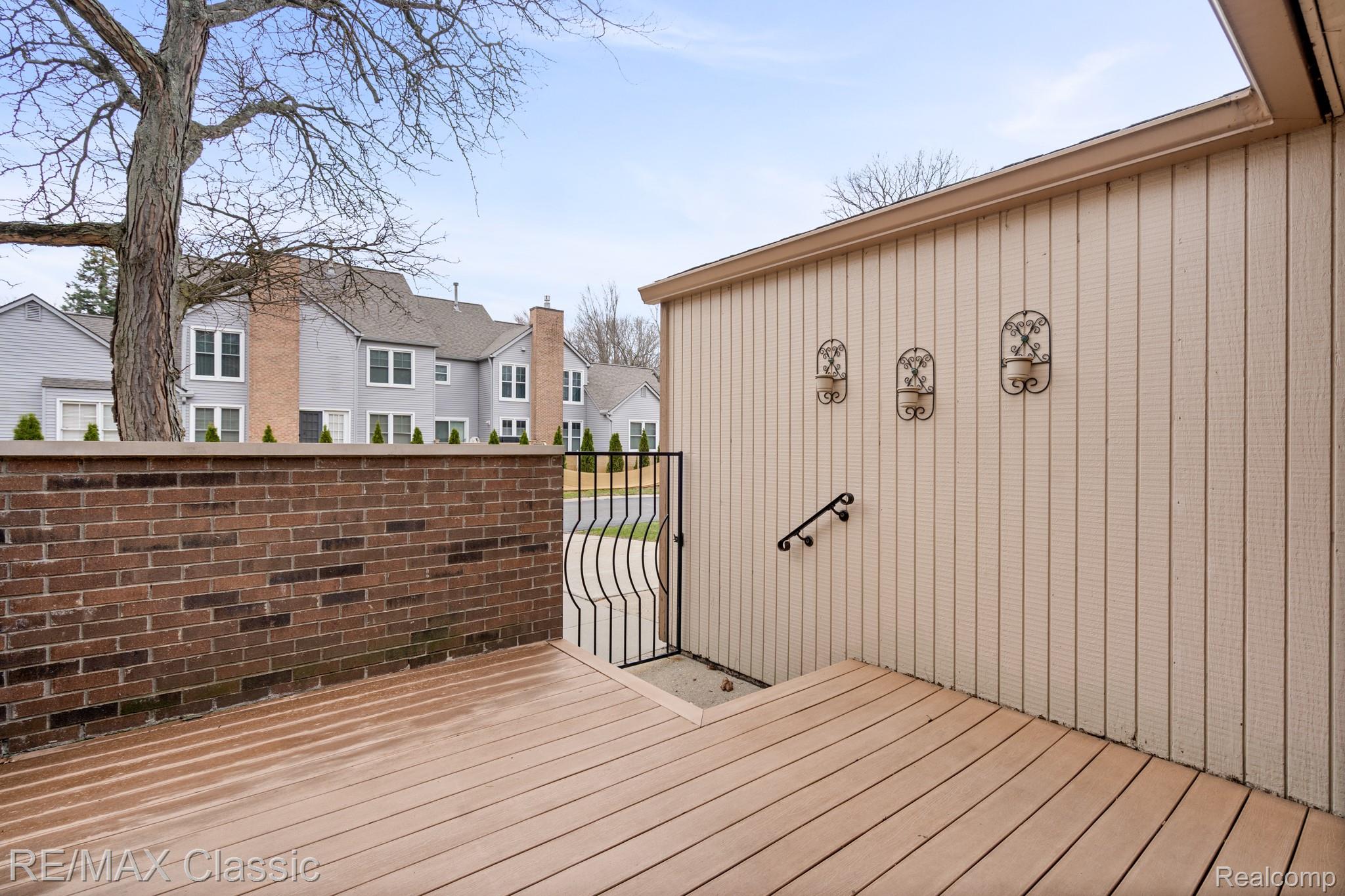 23127 Farmington Road