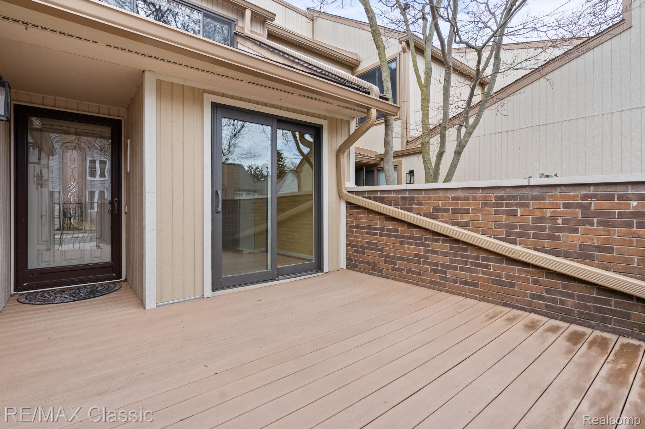 23127 Farmington Road