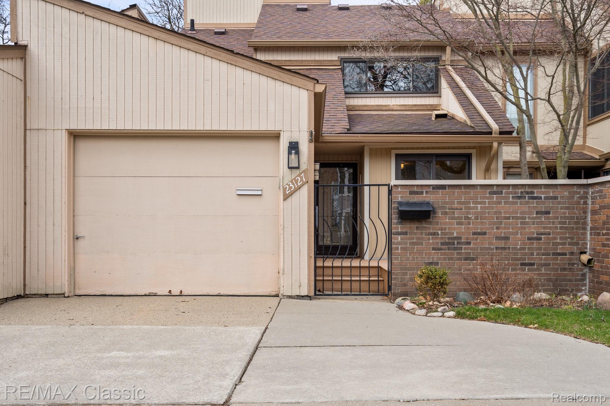 23127 Farmington Road