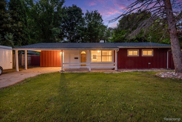 1819 CARMANBROOK PKWY, FLINT, MI 48507 - Image 57946b4e50ecb57d234c862b958660d2/723819479