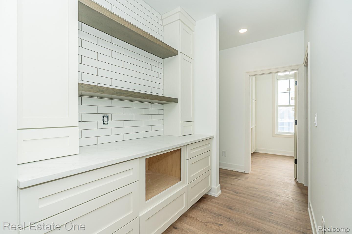 1904 SANDY SHORES Drive