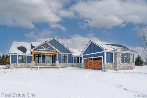 1904 SANDY SHORES Drive Oxford Charter Township MI 48371