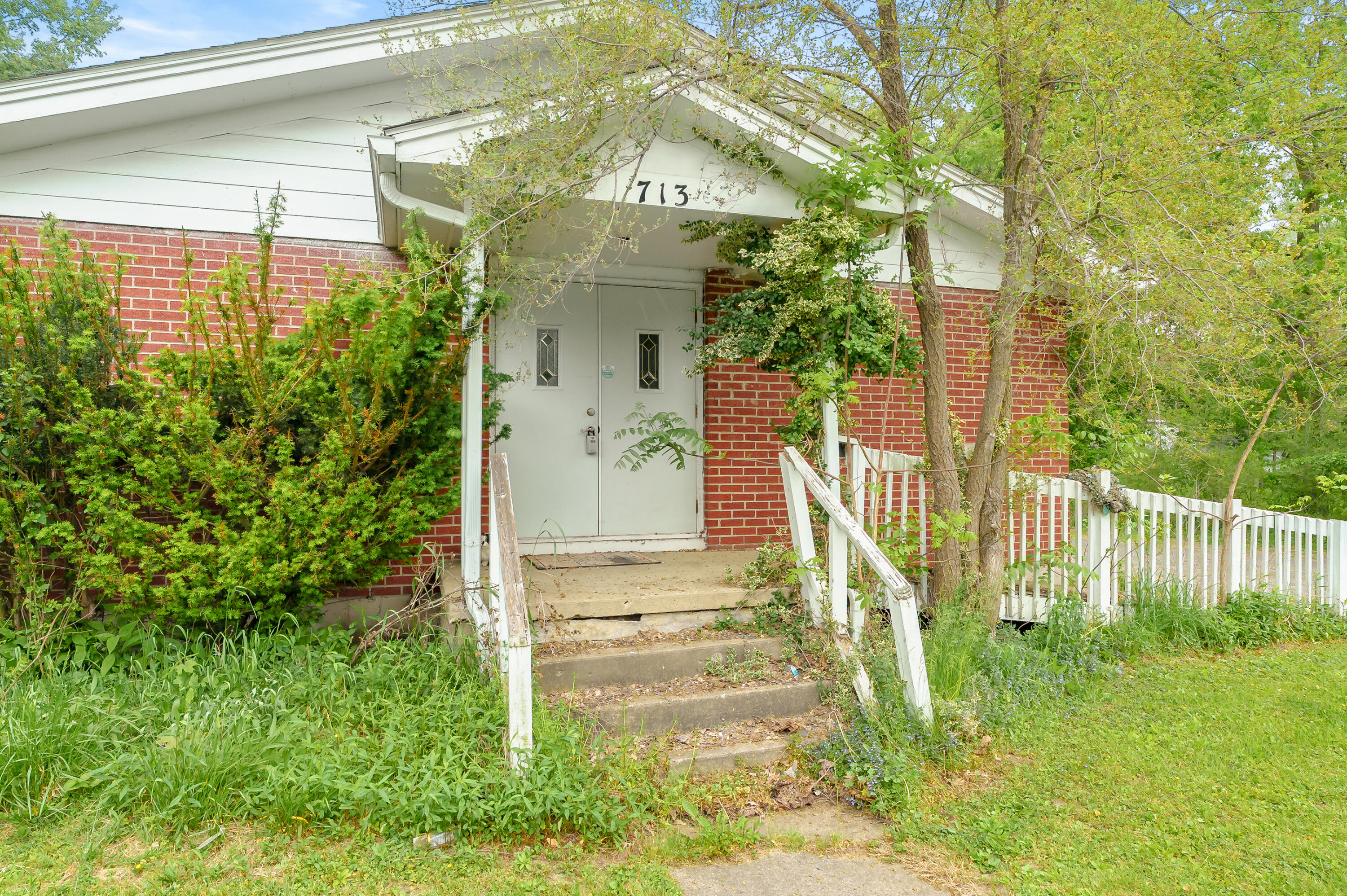 713 Chicago Avenue