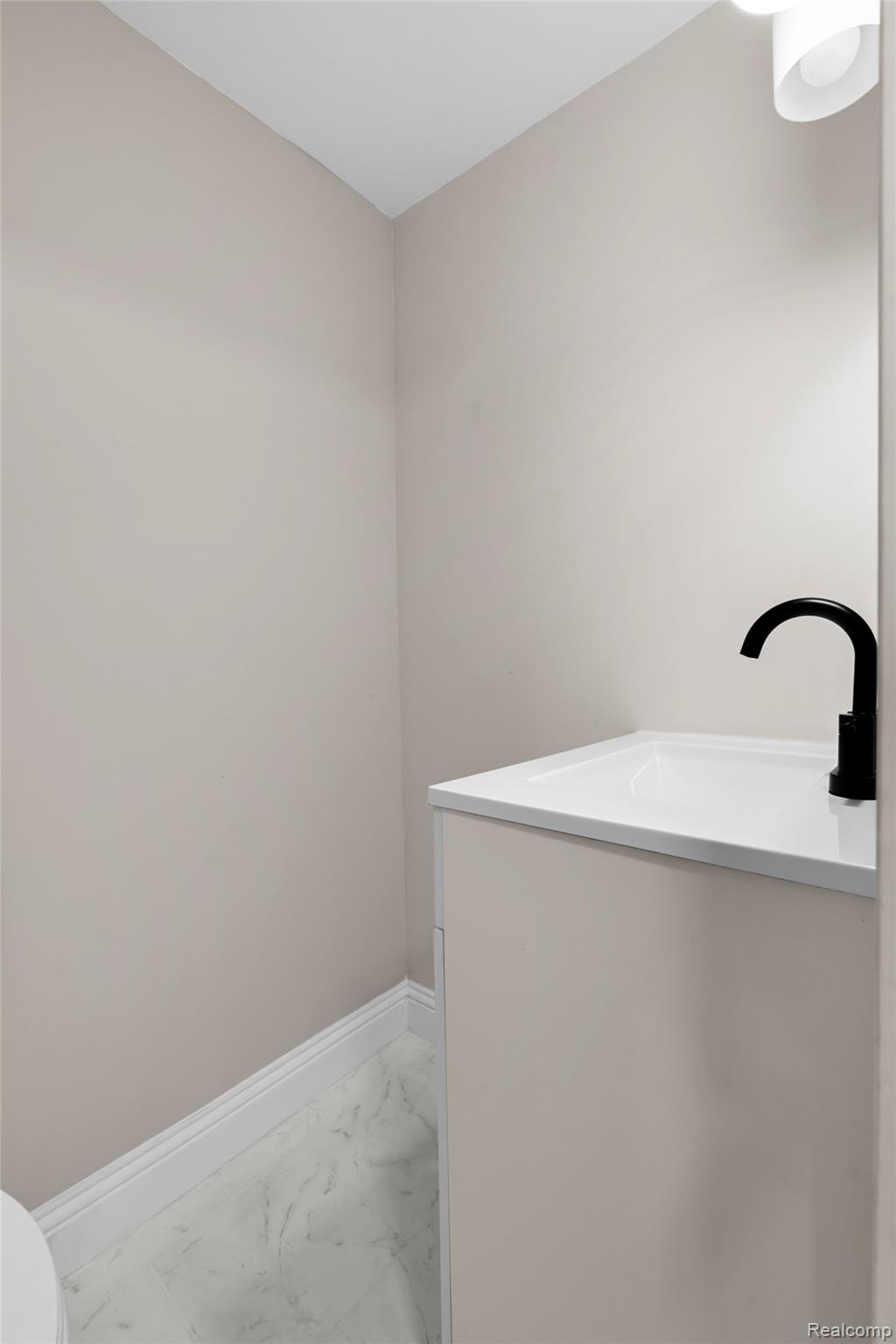 St Clair Shores City, Michigan 48082, United States, 5 Bedrooms Bedrooms, ,3 BathroomsBathrooms,Residential,Active,208886