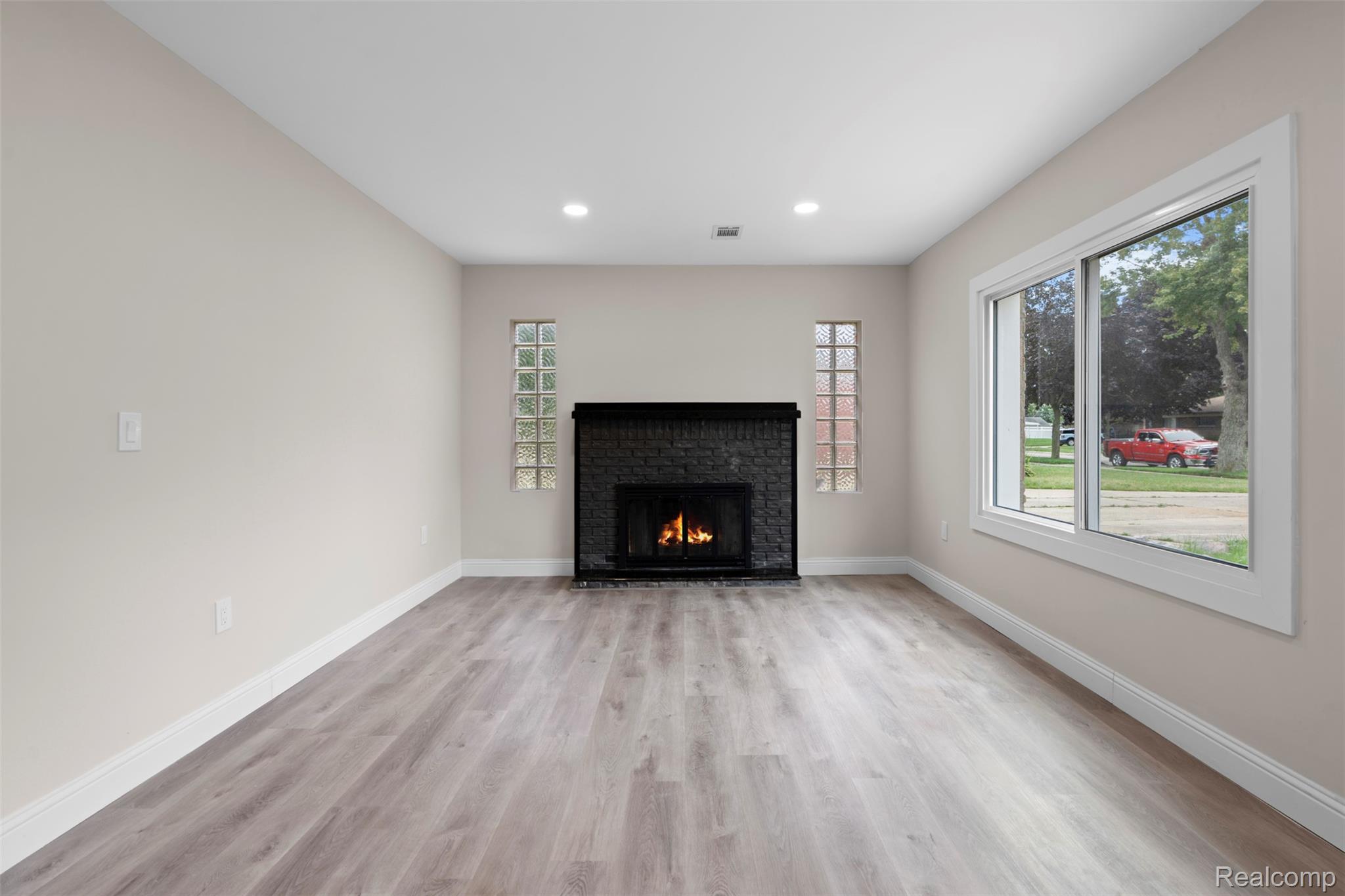 St Clair Shores City, Michigan 48082, United States, 5 Bedrooms Bedrooms, ,3 BathroomsBathrooms,Residential,Active,208886