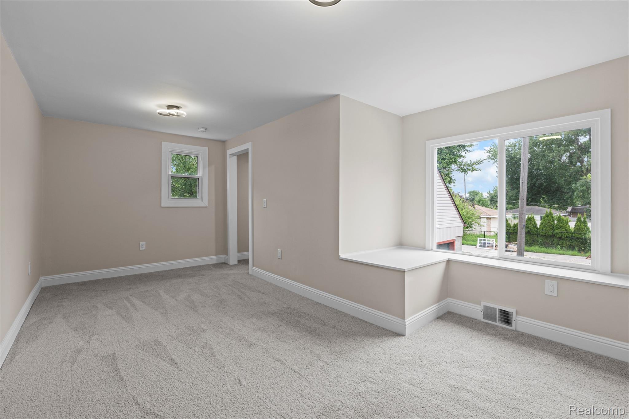 St Clair Shores City, Michigan 48082, United States, 5 Bedrooms Bedrooms, ,3 BathroomsBathrooms,Residential,Active,208886