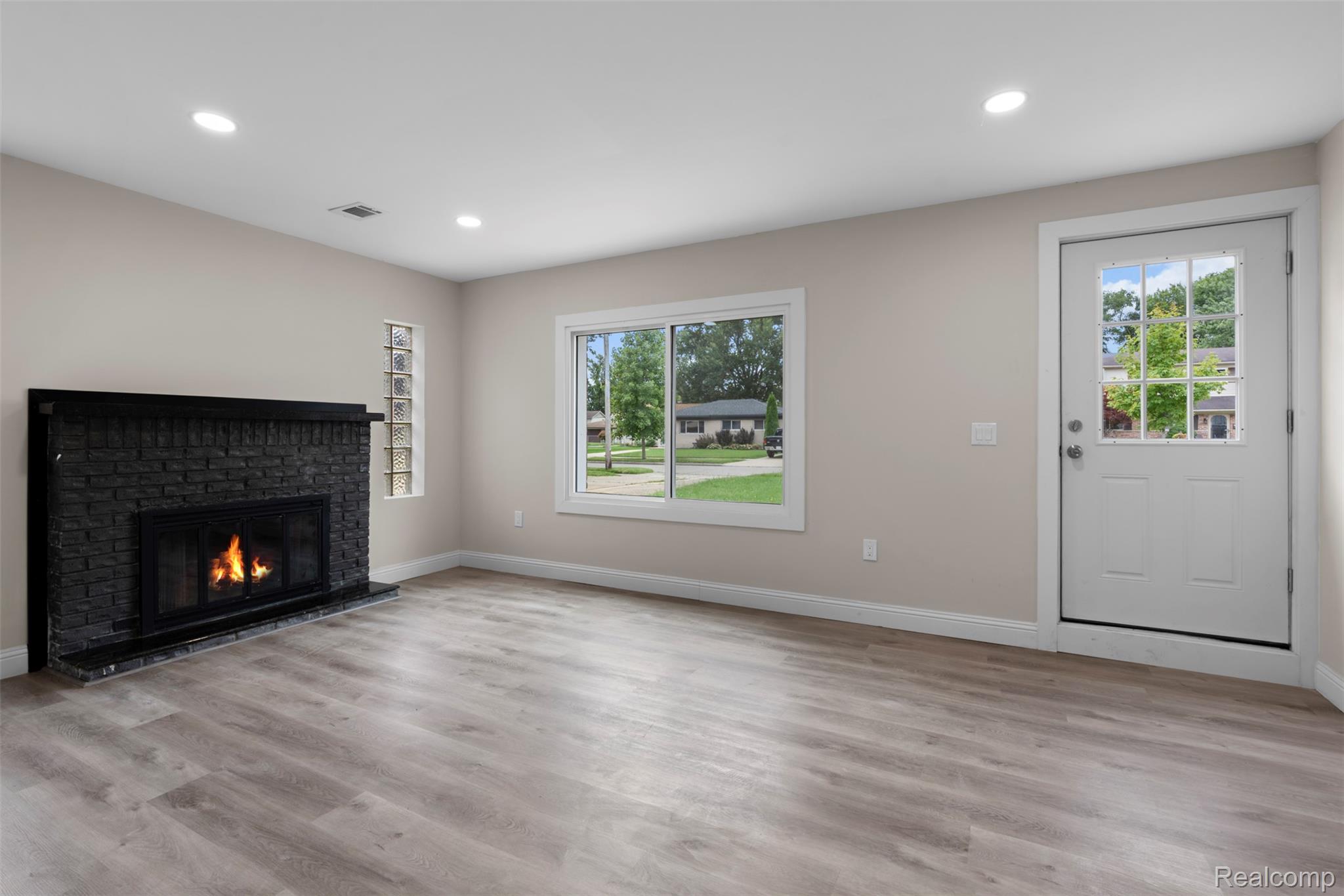 St Clair Shores City, Michigan 48082, United States, 5 Bedrooms Bedrooms, ,3 BathroomsBathrooms,Residential,Active,208886