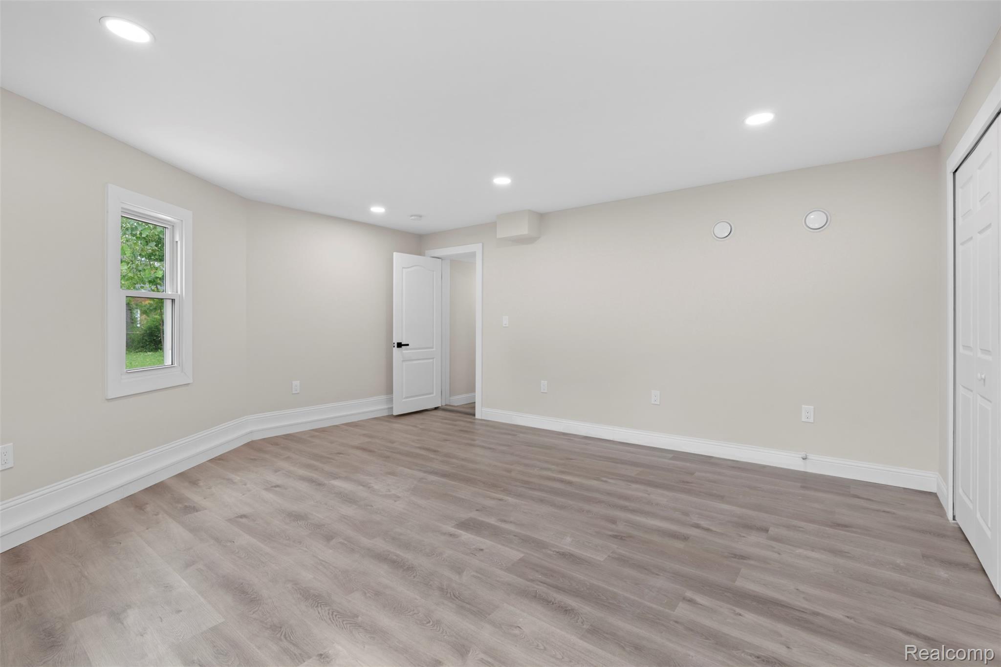 St Clair Shores City, Michigan 48082, United States, 5 Bedrooms Bedrooms, ,3 BathroomsBathrooms,Residential,Active,208886