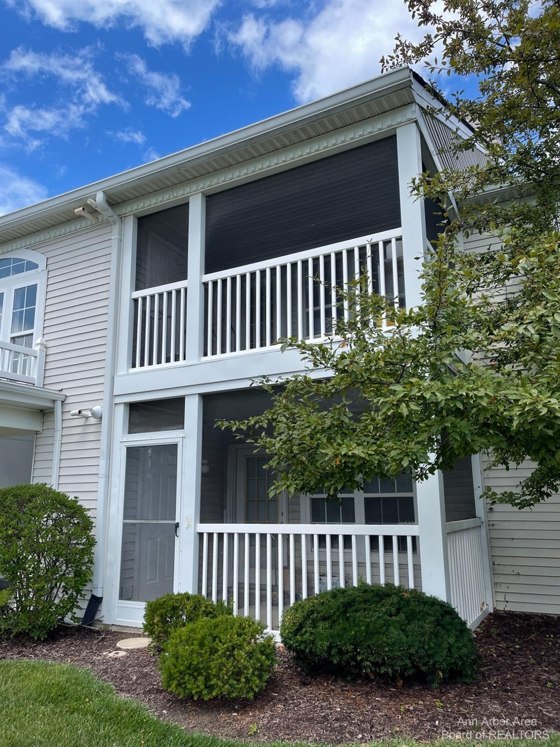 1085 Joyce Lane