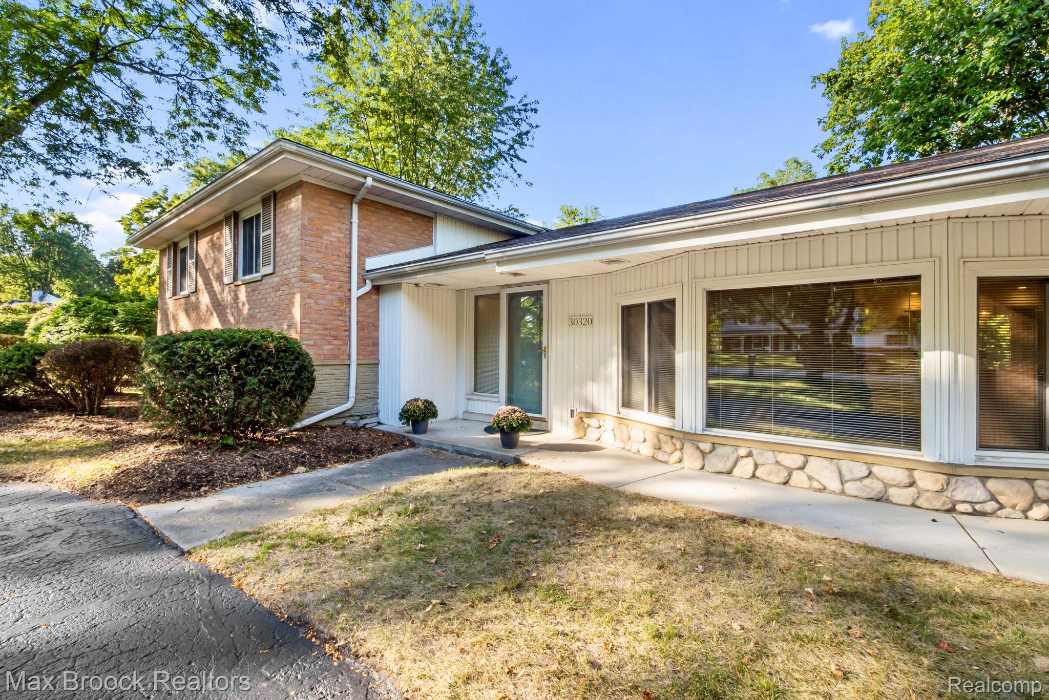 30320 Pondsview Drive