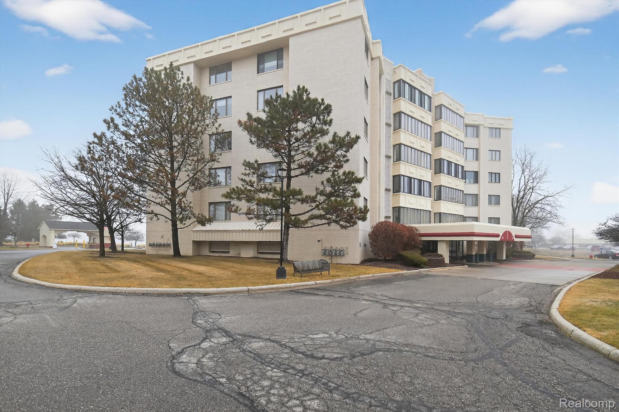 43100 12 Oaks Crescent Drive 2033