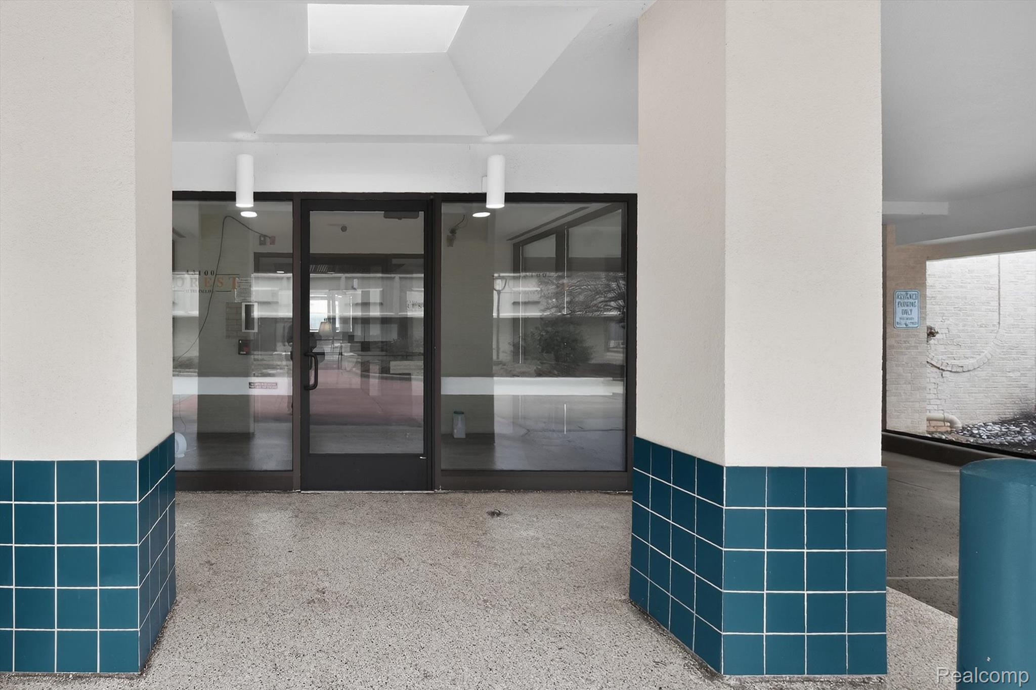 43100 12 Oaks Crescent Drive 2033