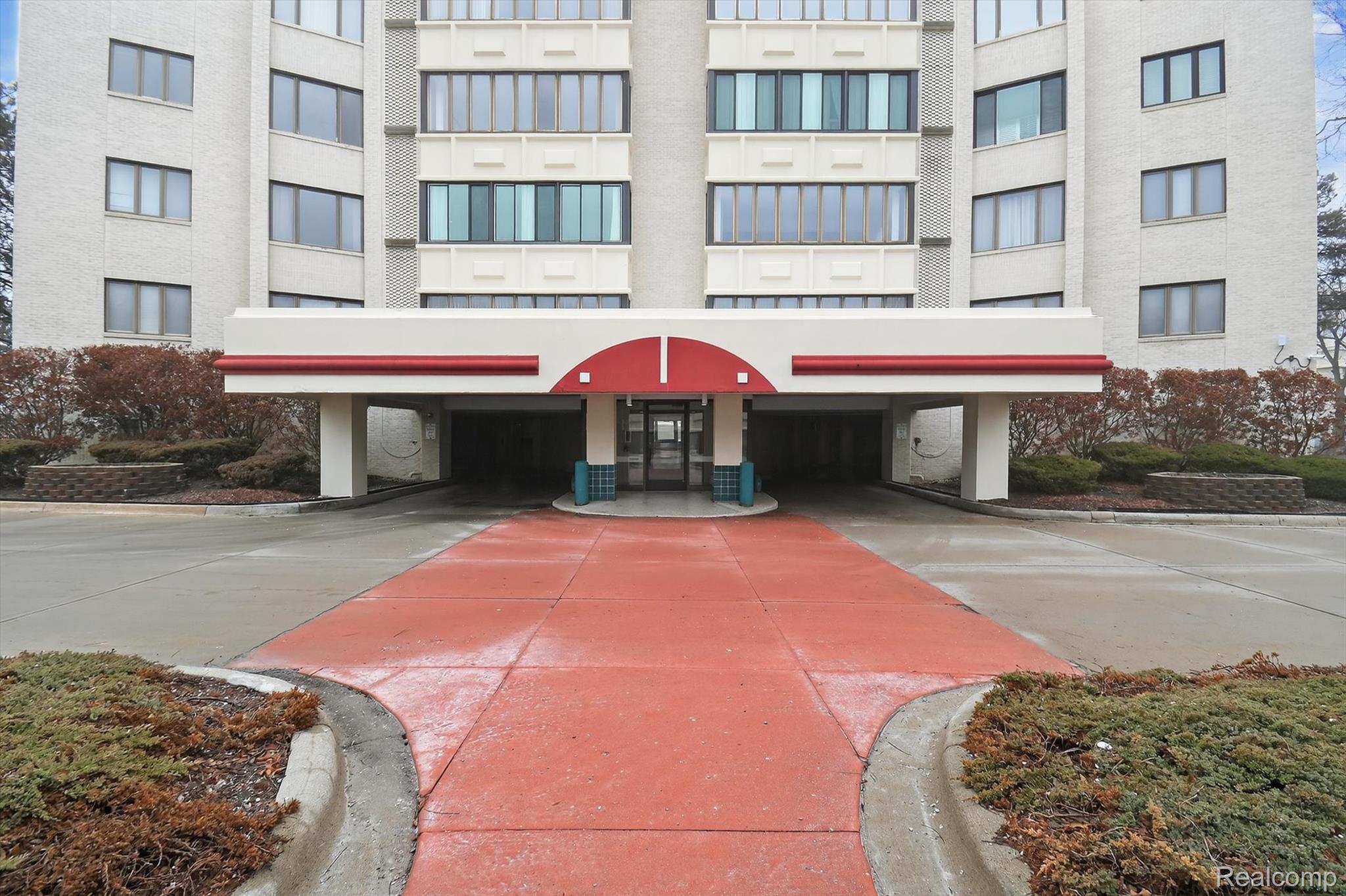 43100 12 Oaks Crescent Drive 2033