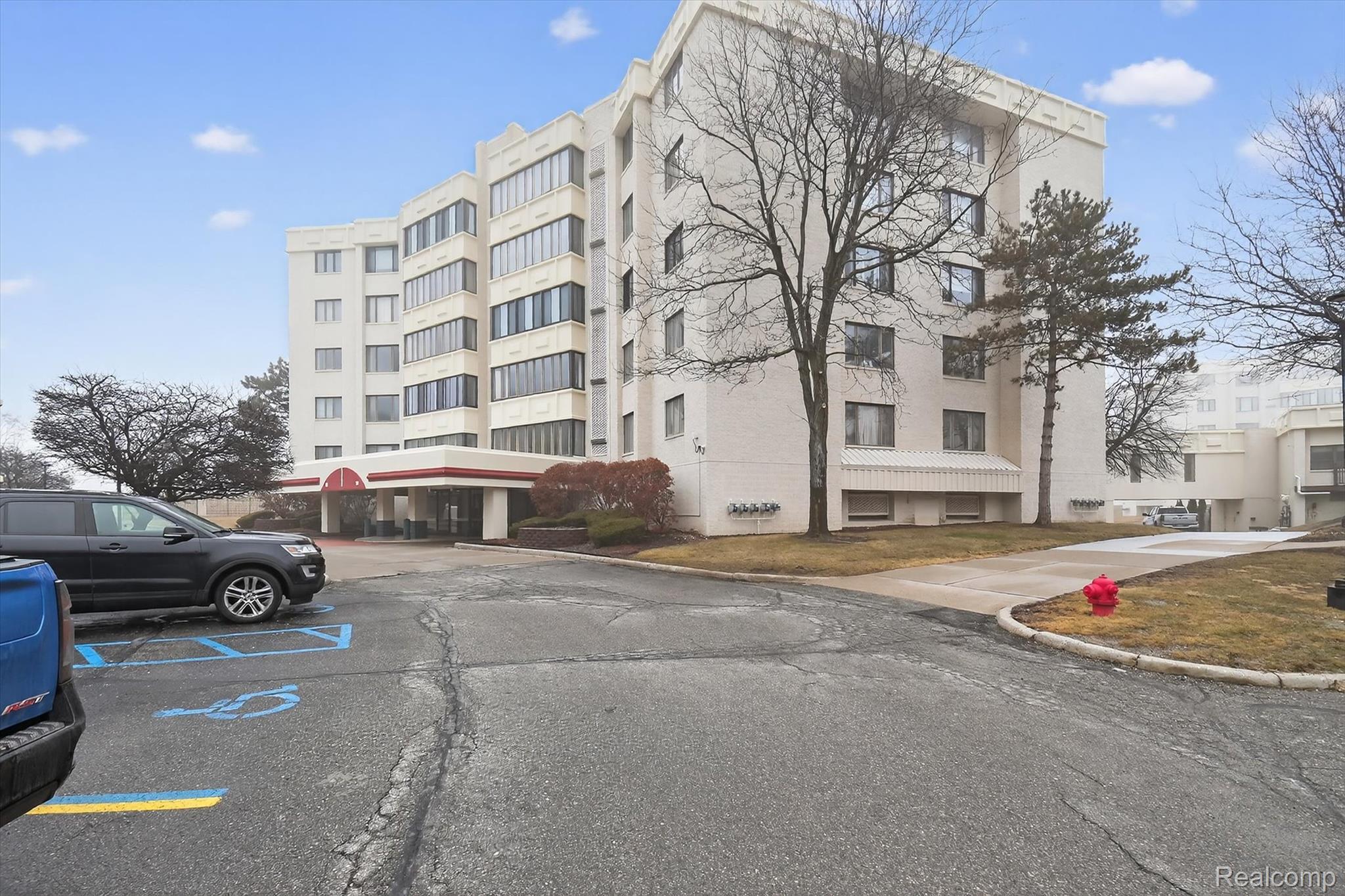 43100 12 Oaks Crescent Drive 2033