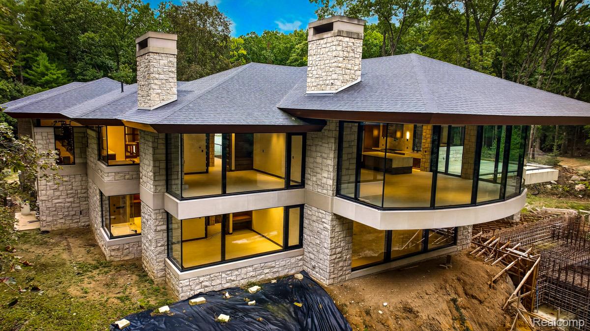 3075 High Hillcrest Drive