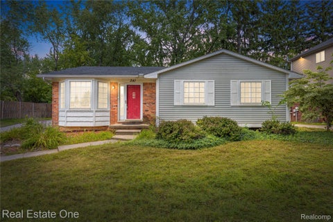 Photo of 541 Curzon Road, Rochester Hills City, MI 48307 (MLS # 20261059104)