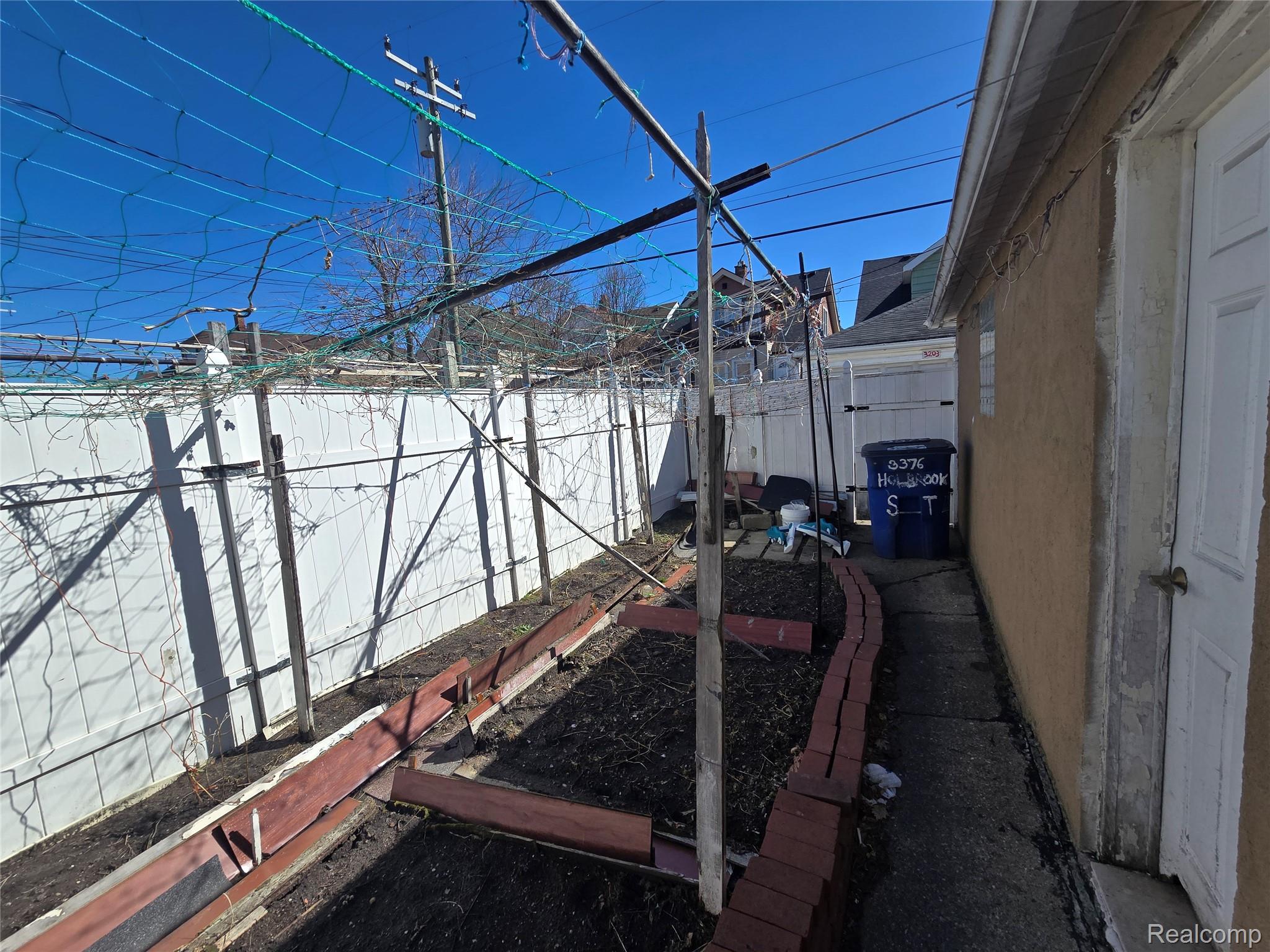 3376 Holbrook Street