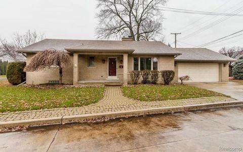 Photo of 23611 Crestview Street, Dearborn City, MI 48124 (MLS # 20261023600)