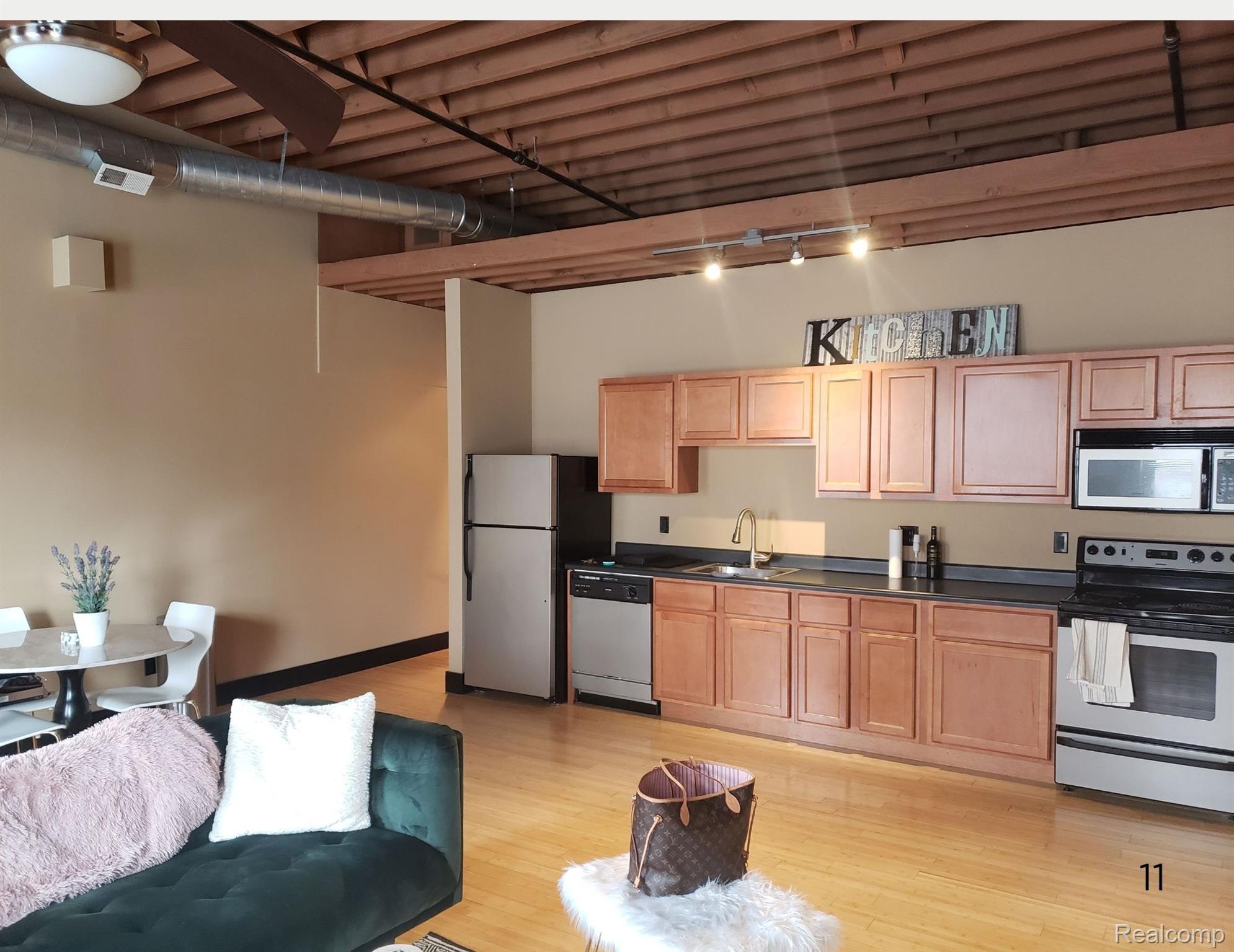 329-337 S Washington Square 329-337