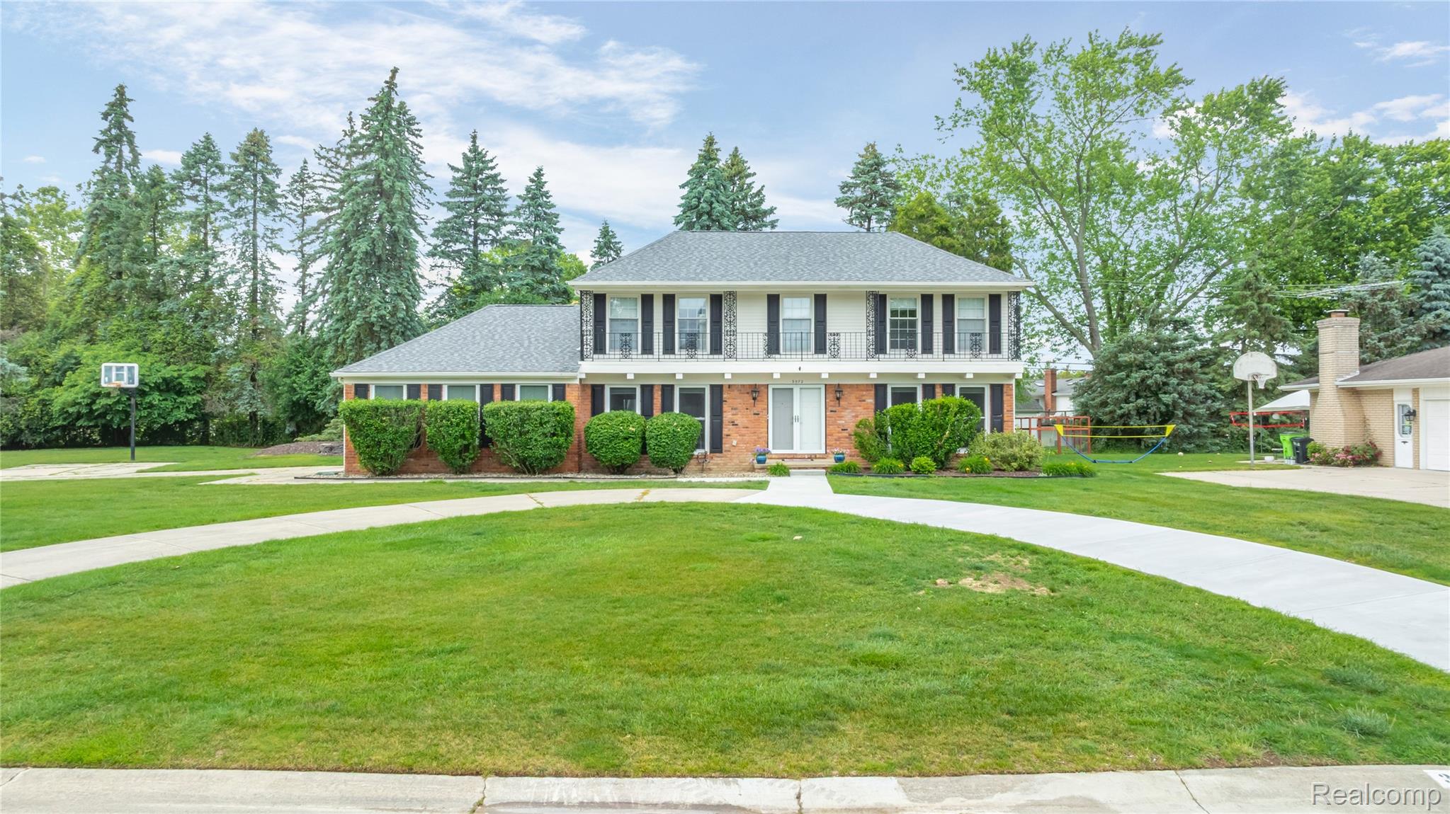 3072 Brewster